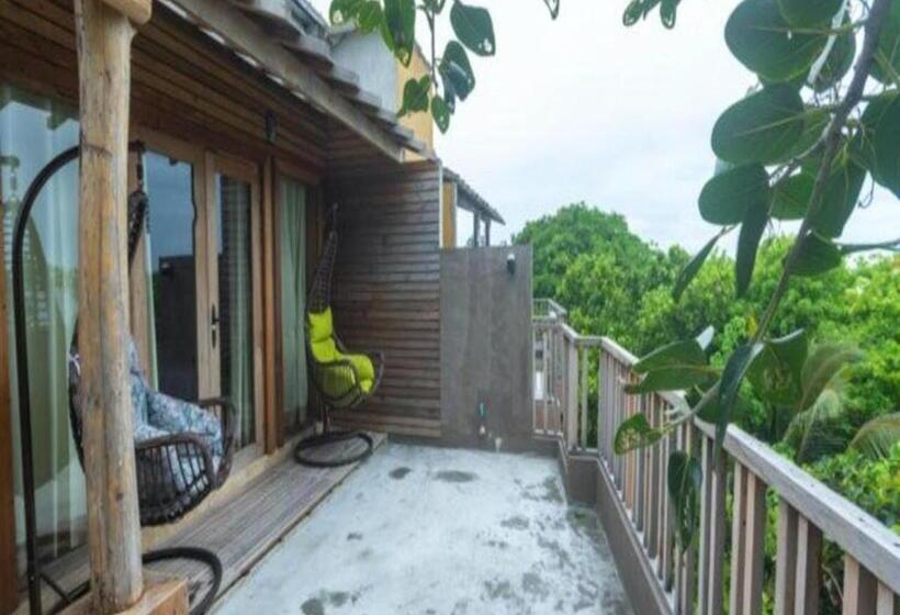 سوئیت با وان آب گرم, West Sands