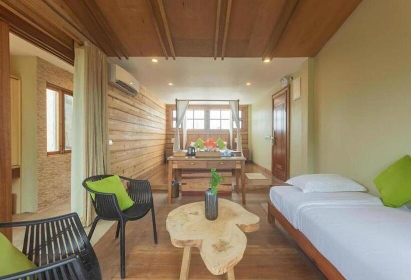 سوئیت با وان آب گرم, West Sands