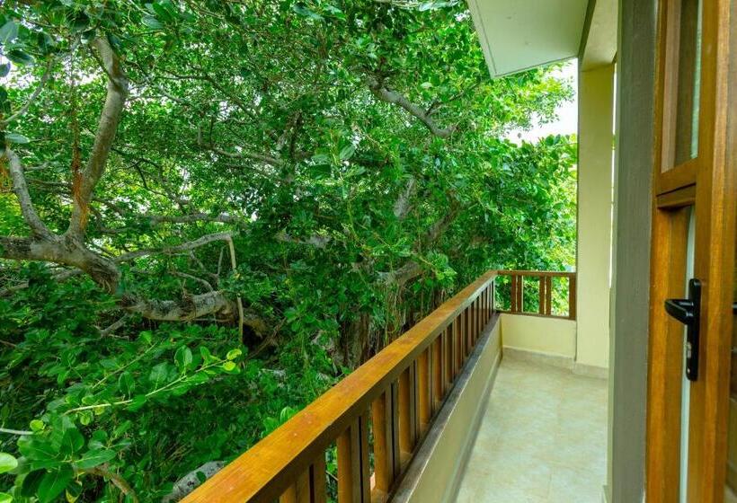 سوییت با چشم‌انداز دریا, West Sands