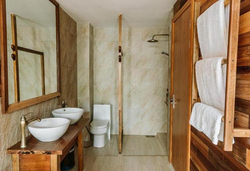 سوییت با چشم‌انداز دریا, West Sands