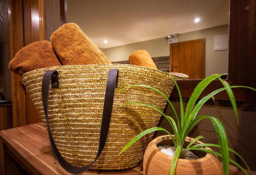 آپارتمان خانوادگی, West Sands