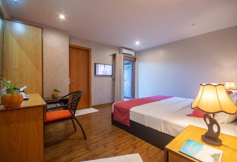 سوییت با چشم‌انداز باغ, West Sands