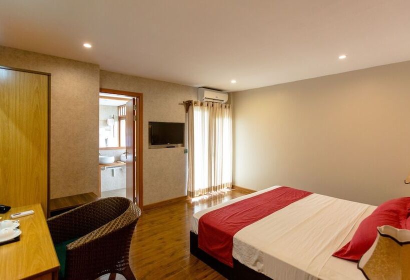 سوییت با چشم‌انداز باغ, West Sands