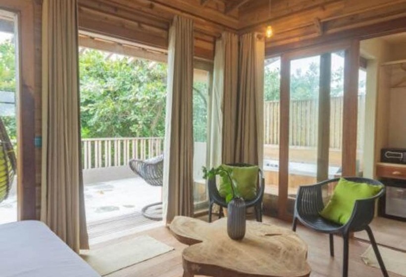 سوئیت با وان آب گرم, West Sands