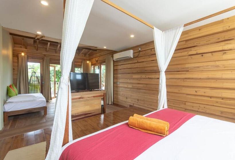 سوئیت با وان آب گرم, West Sands