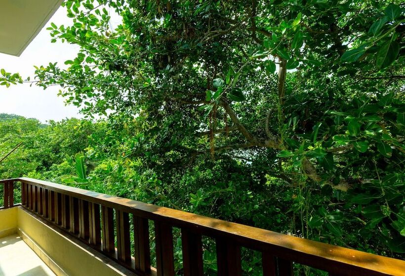 سوییت با چشم‌انداز دریا, West Sands