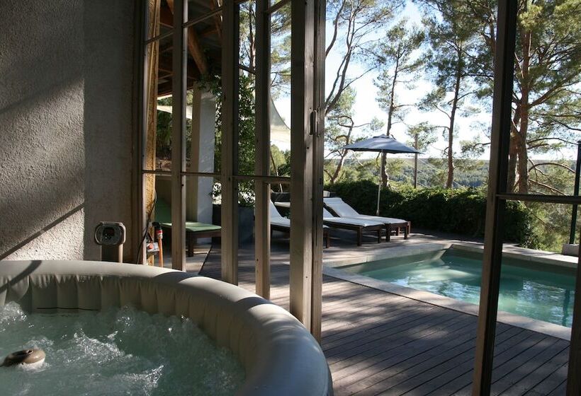 Номер Стандарт, Le Mas Des Roches à Velaux