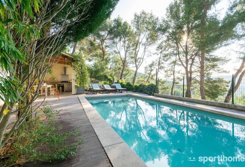 Номер Стандарт, Le Mas Des Roches à Velaux