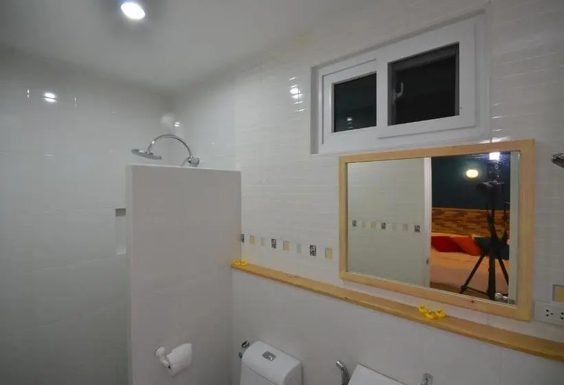 اتاق لوکس با تخت بزرگ, Sealavie Inn