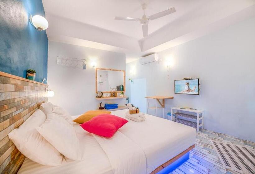 سوییت لوکس, Sealavie Inn