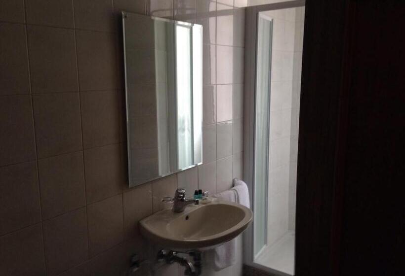 Standard room with outdoor bath, De La Tour