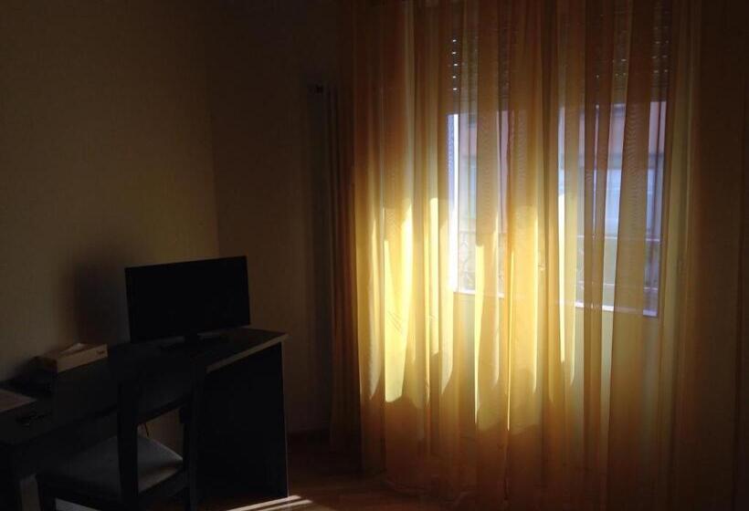 شقة غرفتين نوم مزودة بشُرفة, De La Tour