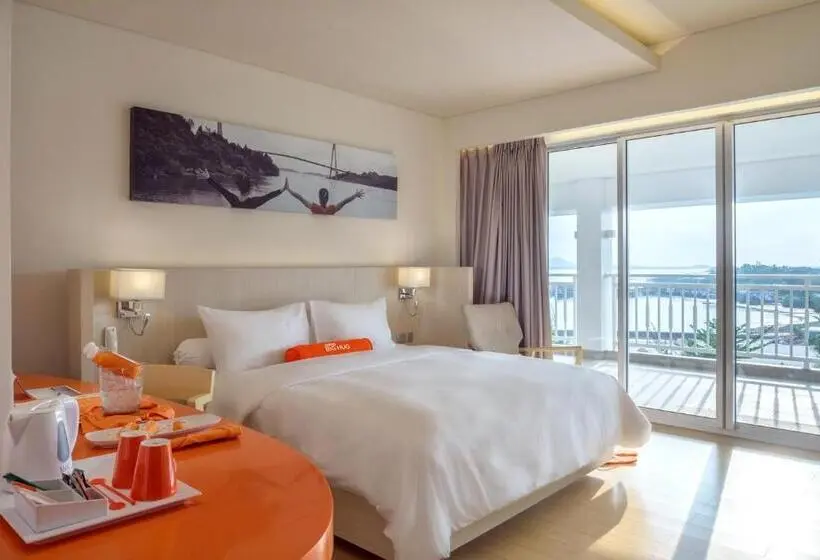اتاق استاندارد با چشم‌انداز استخر, Harris Resort Barelang Batam