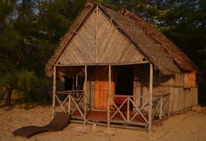 بنگله خانوادگی, Reva Castel