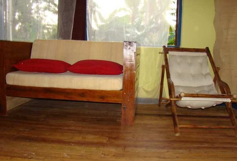 بنگله خانوادگی, Reva Castel