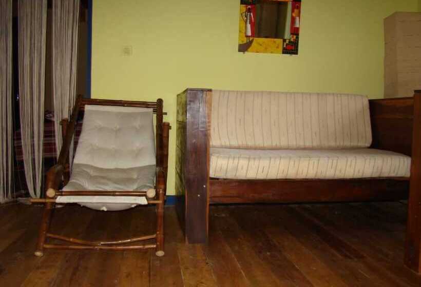 بنگله خانوادگی, Reva Castel