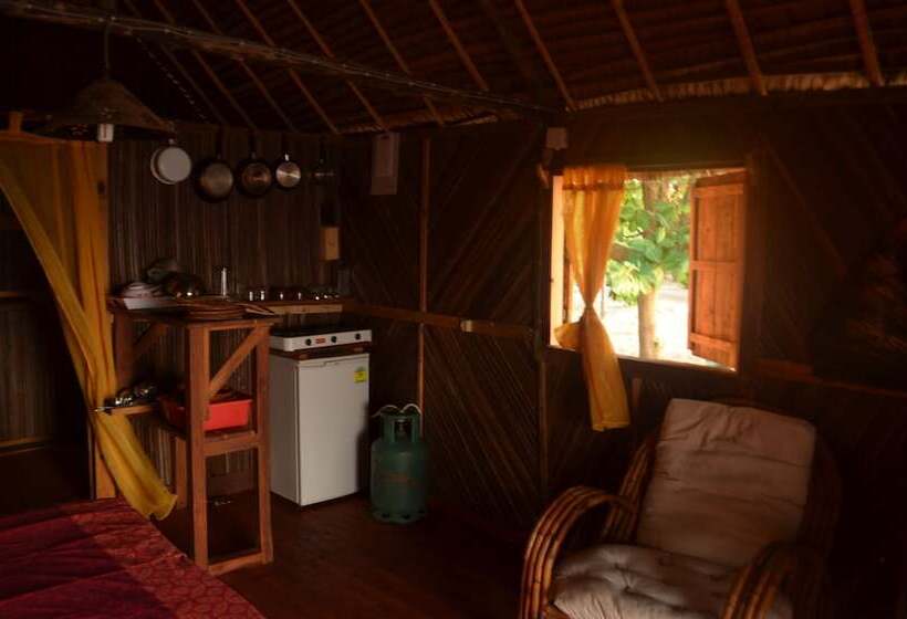 بنگله خانوادگی, Reva Castel