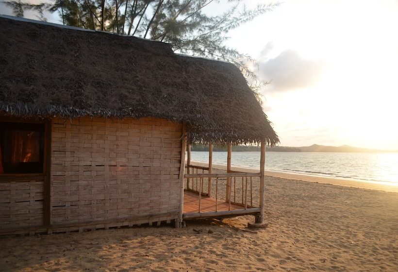 بنگله خانوادگی, Reva Castel