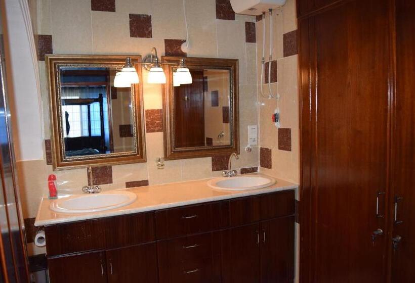 سوئیت با تخت بزرگ, Coconut Pointe Villa & Beach Resort