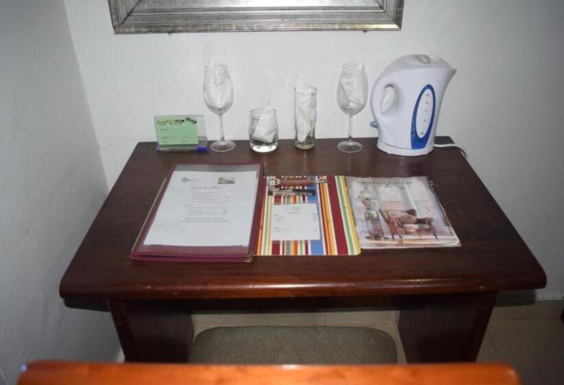 سوئیت با تخت بزرگ, Coconut Pointe Villa & Beach Resort