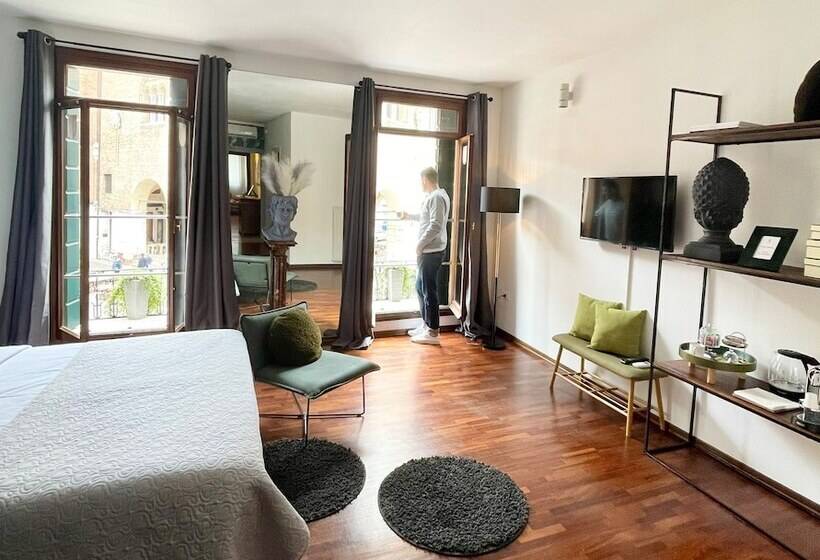 اتاق لوکس, Palazzina300