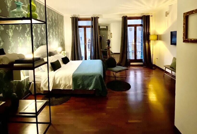 اتاق لوکس, Palazzina300