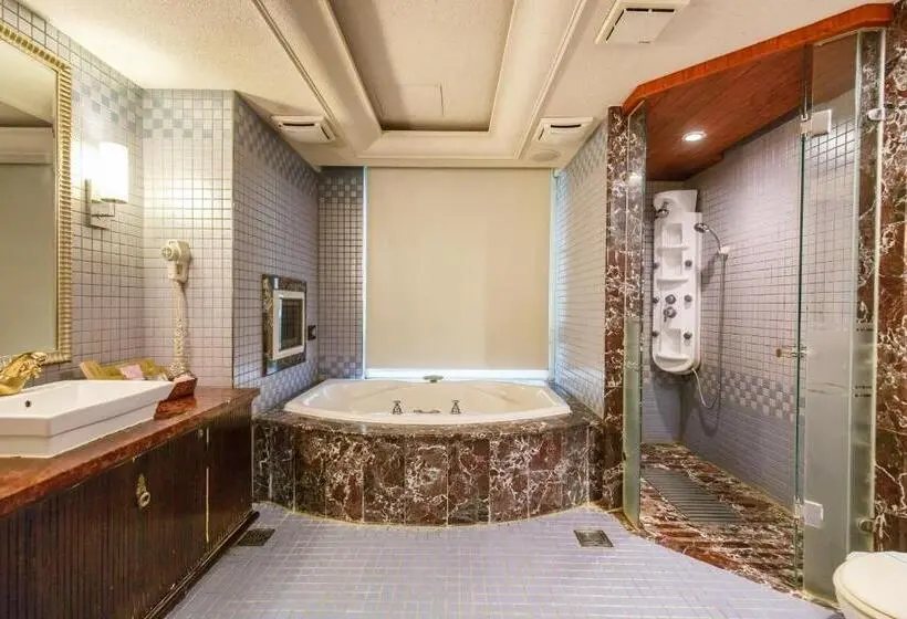 اتاق استاندارد, Love Tree Motel