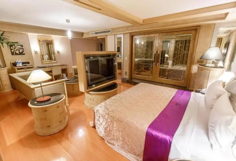 اتاق پرمیوم, Love Tree Motel