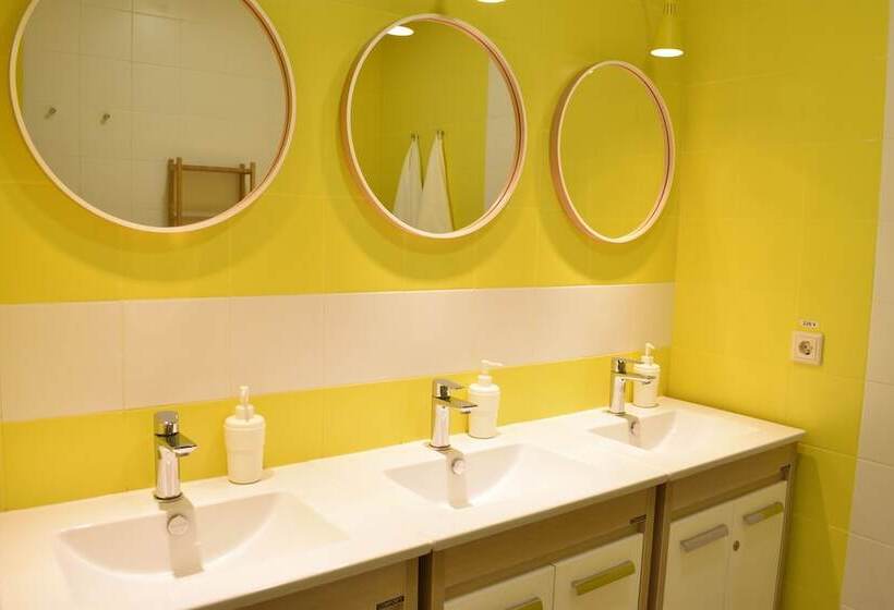 Кровать в Общей Комнате, Podushkinn   Hostel