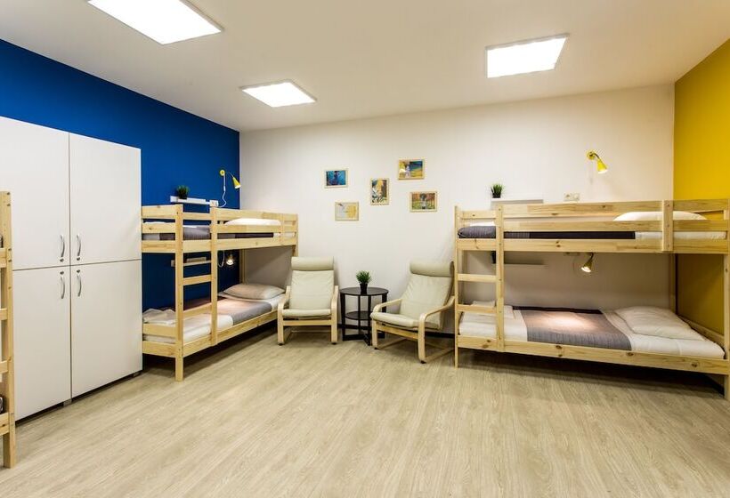 Кровать в Общей Комнате, Podushkinn   Hostel