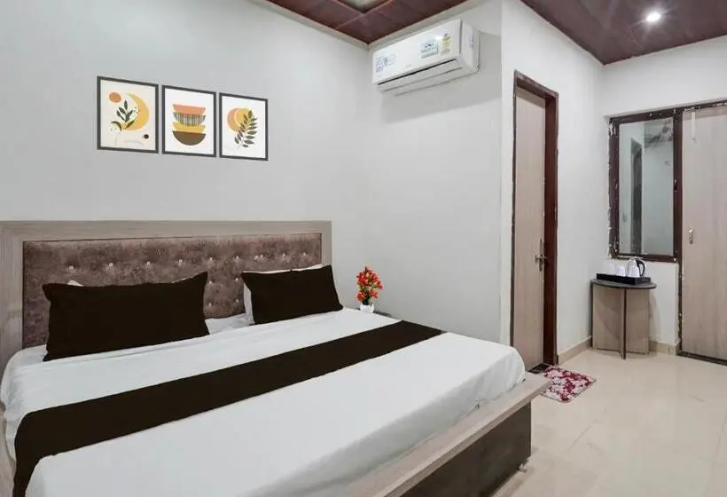 Deluxe Kolmen Hengen Huone, Townhouse Oak Char Dham Vrindavan