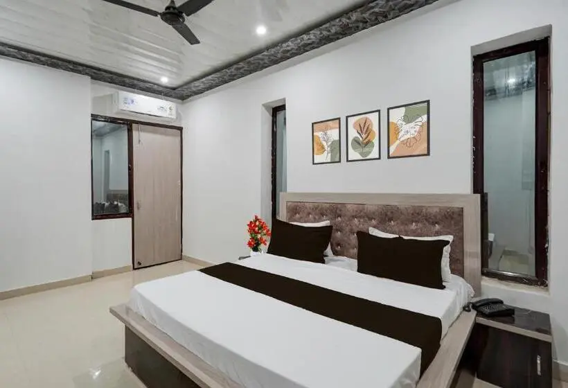 Standard Kolmen Hengen Huone Parveke, Townhouse Oak Char Dham Vrindavan