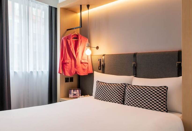 Номер Deluxe, Assembly Leicester Square