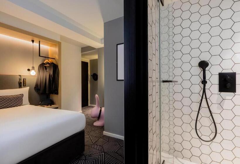 Номер Deluxe, Assembly Leicester Square