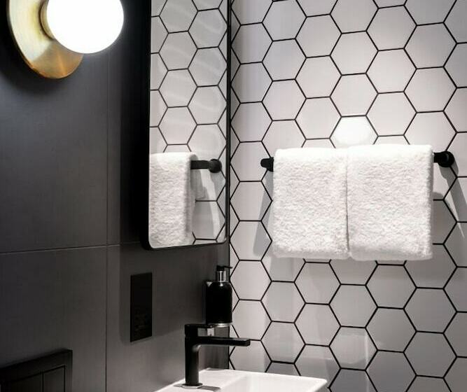 套房, Assembly Leicester Square