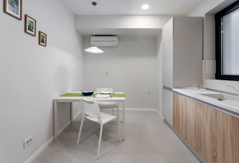 اتاق استاندارد با بالکن, Athina Suites