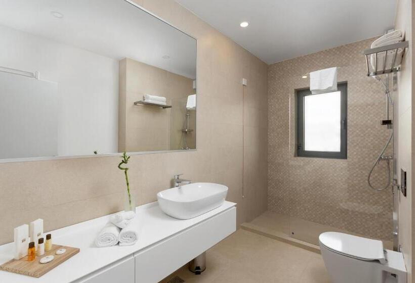 اتاق خانوادگی, Athina Suites