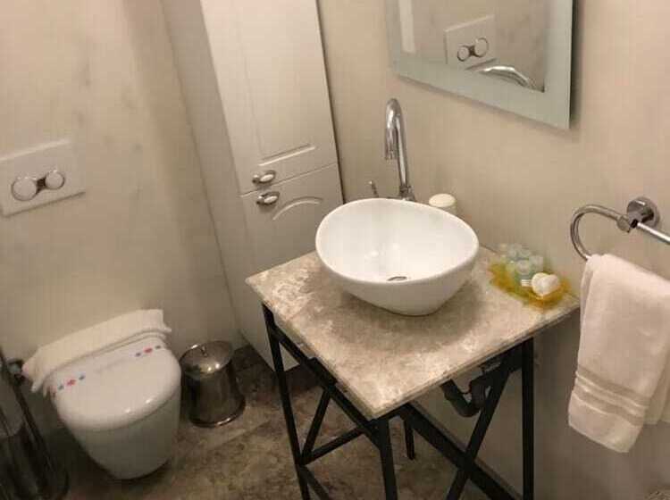 استودیوی استاندارد, Delight Deluxe Hotel & Spa