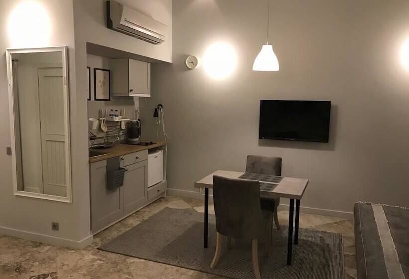 استودیوی استاندارد, Delight Deluxe Hotel & Spa