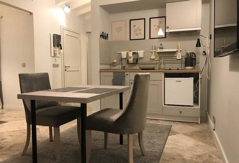 استودیوی استاندارد, Delight Deluxe Hotel & Spa