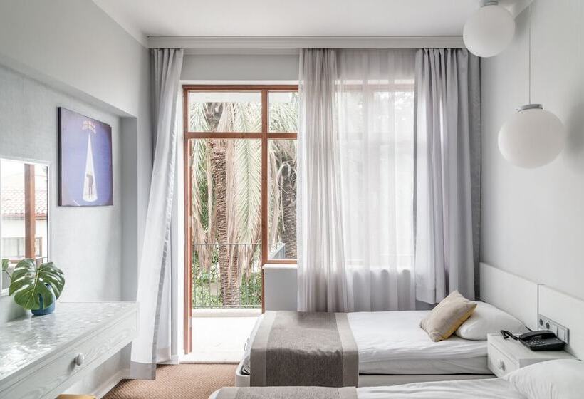 Economy Triple Room, Delight Deluxe Hotel & Spa