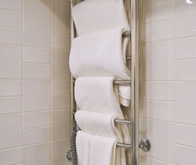 이코노미 룸, Markell