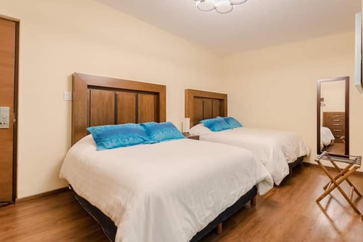 חדר משפחתי, Posada Xr