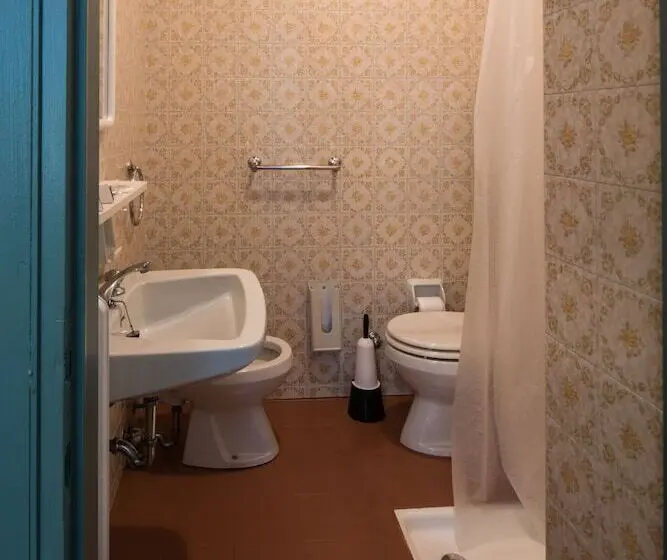 تختخواب در اتاق مشترک, Colors Hostel
