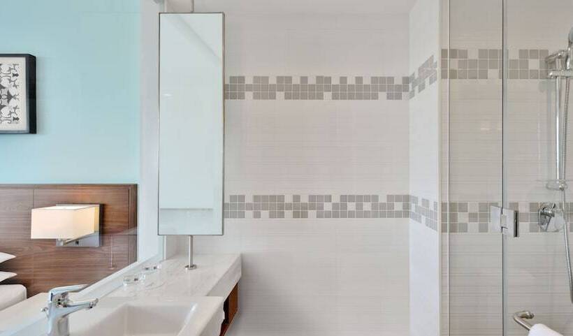 Номер Premium Вид на Бассейн, Fairfield By Marriott Sriperumbudur