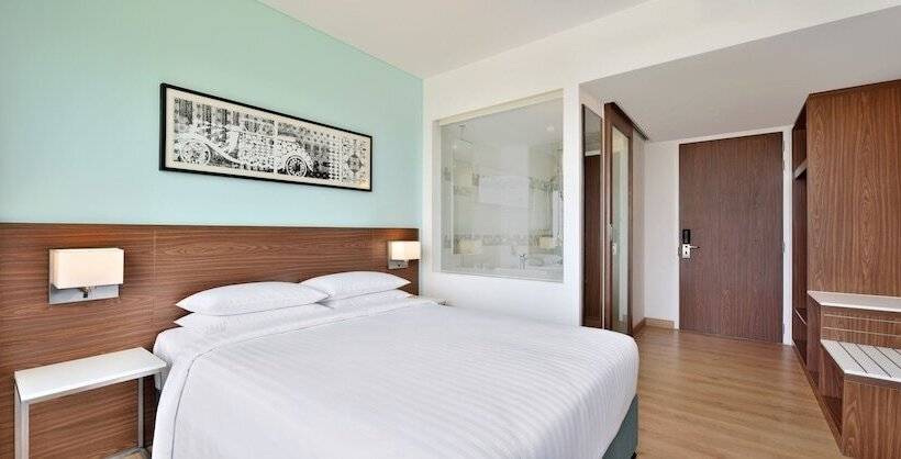 Номер Premium Вид на Бассейн, Fairfield By Marriott Sriperumbudur