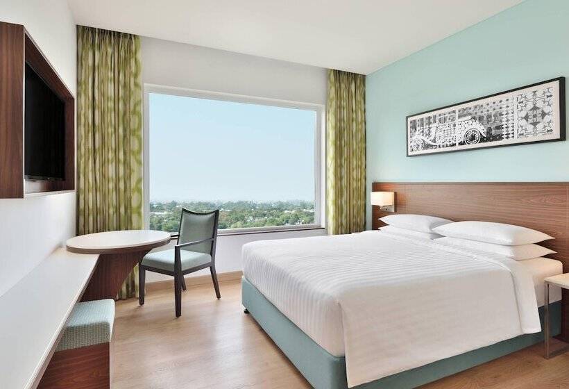 Номер Premium Вид на Бассейн, Fairfield By Marriott Sriperumbudur