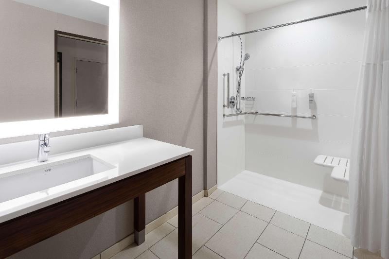 اتاق استاندارد با تخت بزرگ برای معلولان, Hampton Inn Nashville Airport Century Place, Tn