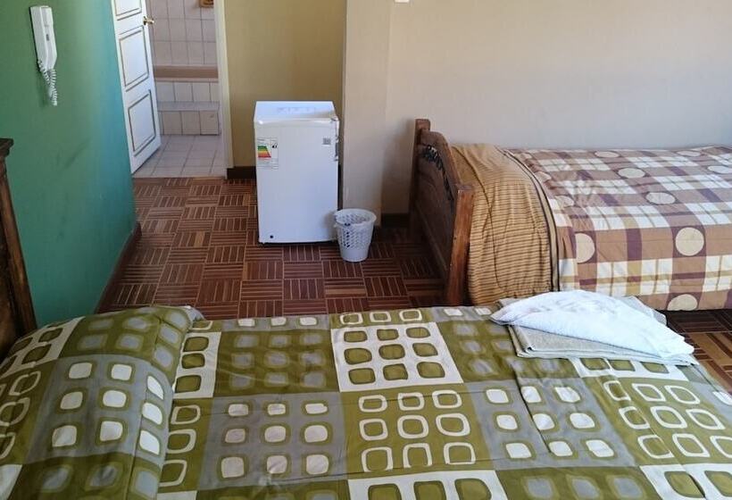 اتاق استاندارد با سرویس بهداشتی مشترک, Bolivian Heights Hostel