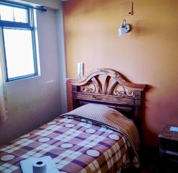 اتاق استاندارد یک نفره, Bolivian Heights Hostel
